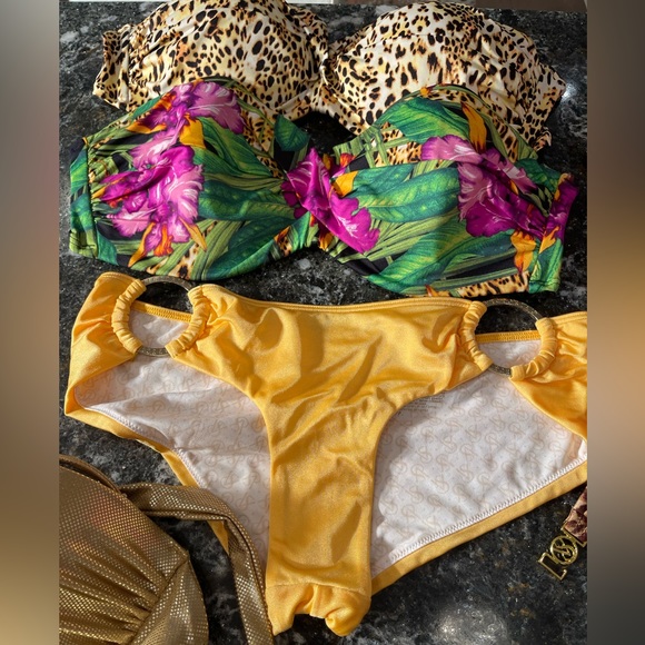 Listing for exposure shot only 34DD and S or M sets - Picture 6 of 15